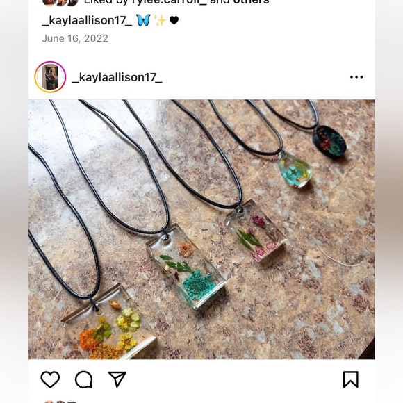 Flower Necklaces - Picture 1 of 6